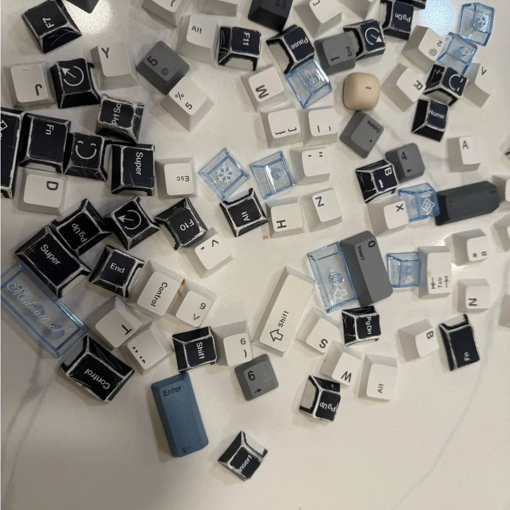 Source Unknown Mixed Color Keyboard Keycaps - Picture 7 of 8